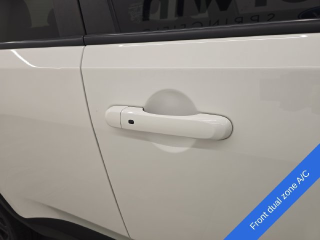 Used 2023 Jeep Renegade Altitude AWD/4WD image 8