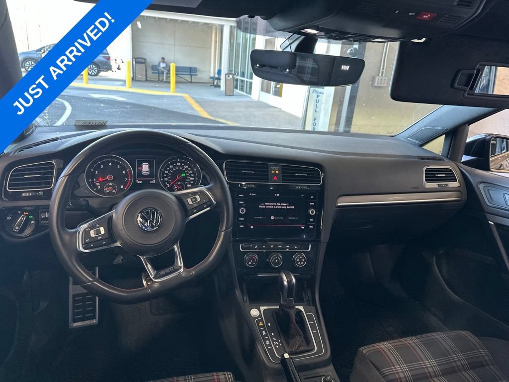Used 2018 Volkswagen GTI SE FWD image 6