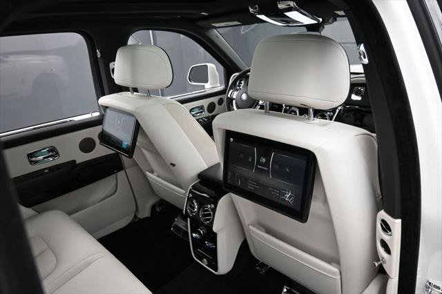 Certified 2022 Rolls-Royce Cullinan w/ Dark Exterior Package AWD/4WD image 30