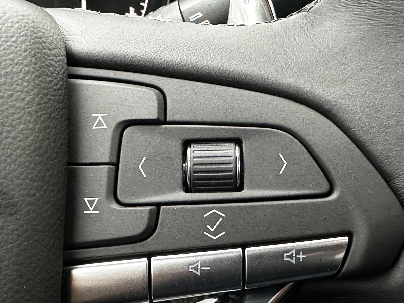 New 2025 Cadillac XT6 Sport w/ Technology Package image 18