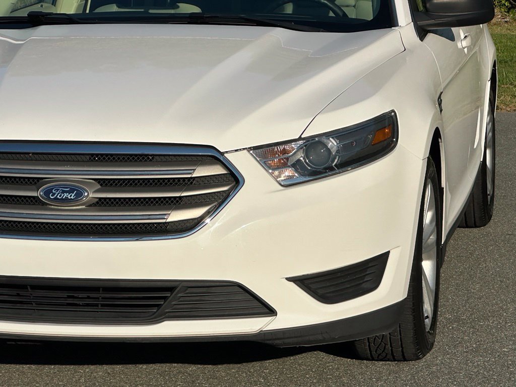 Used 2018 Ford Taurus SE FWD image 39