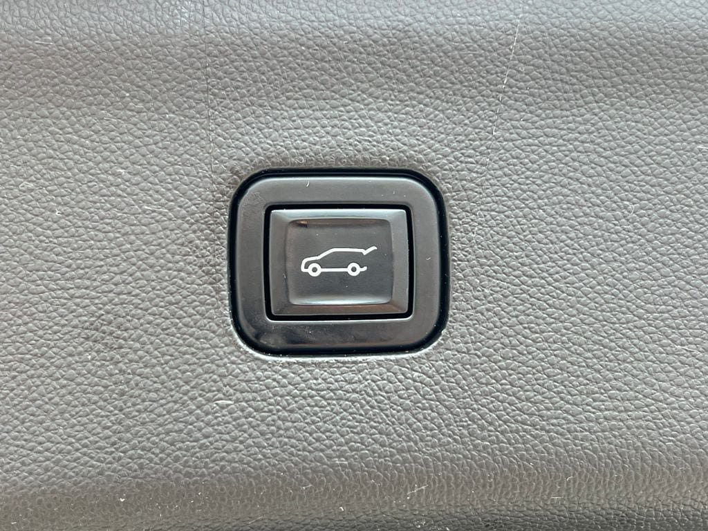 Used 2021 Buick Enclave Avenir w/ Avenir Technology Package AWD/4WD image 42