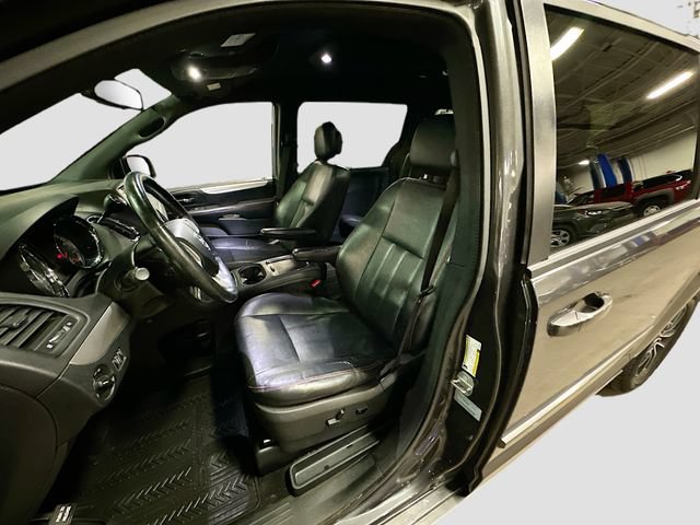 Used 2016 Dodge Grand Caravan R/T FWD image 22