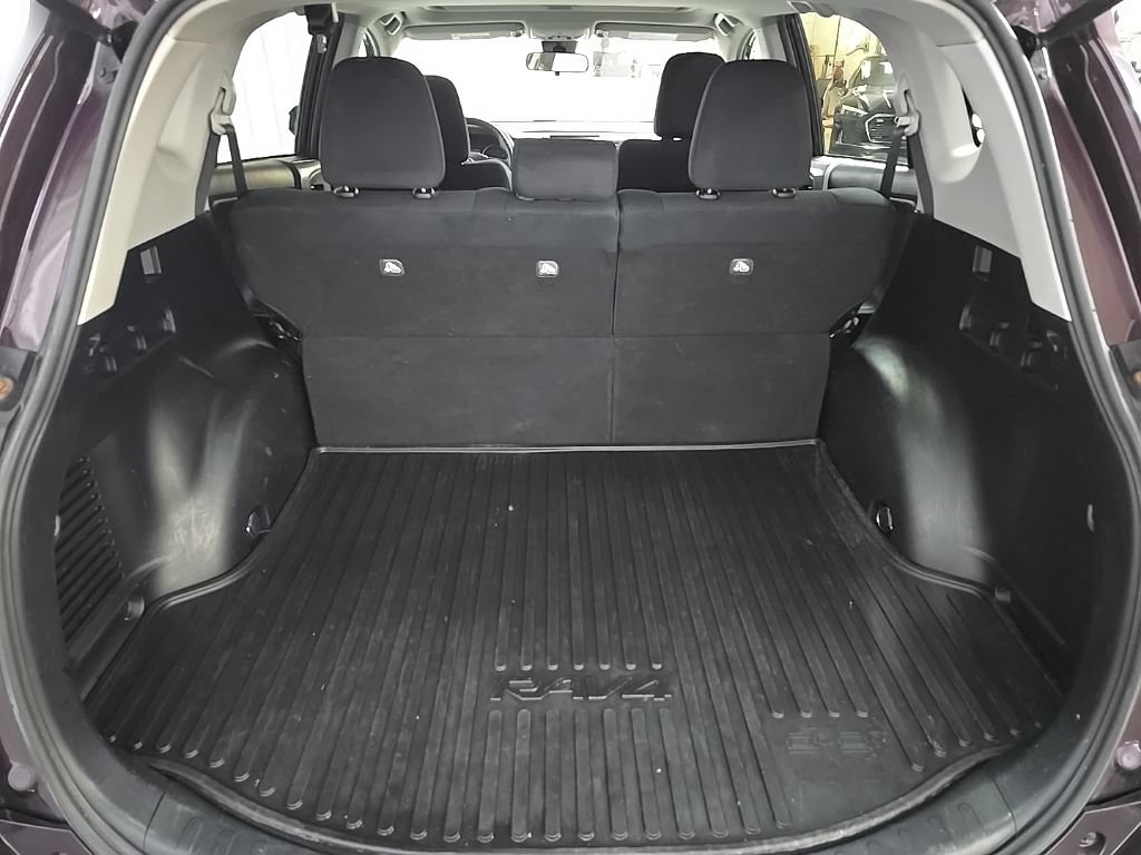 Used 2018 Toyota RAV4 XLE w/ Plus Extra Value Package AWD/4WD image 12