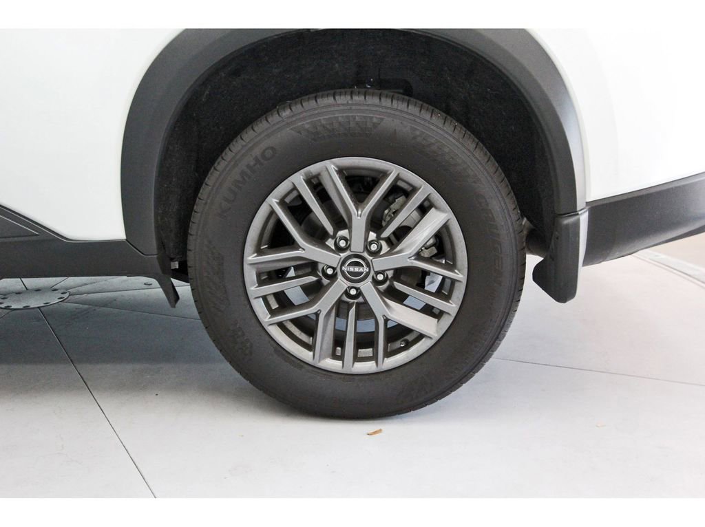 Certified 2024 Nissan Rogue S image 26