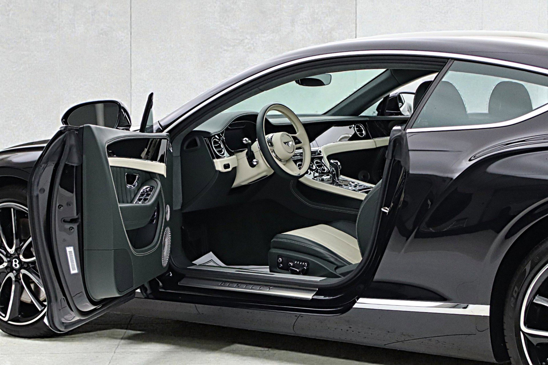 Used 2024 Bentley Continental GT image 8