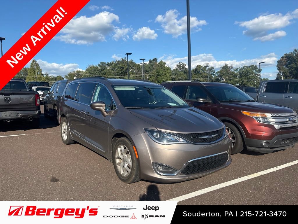 Used 2017 Chrysler Pacifica Touring-L w/ Tire & Wheel Group