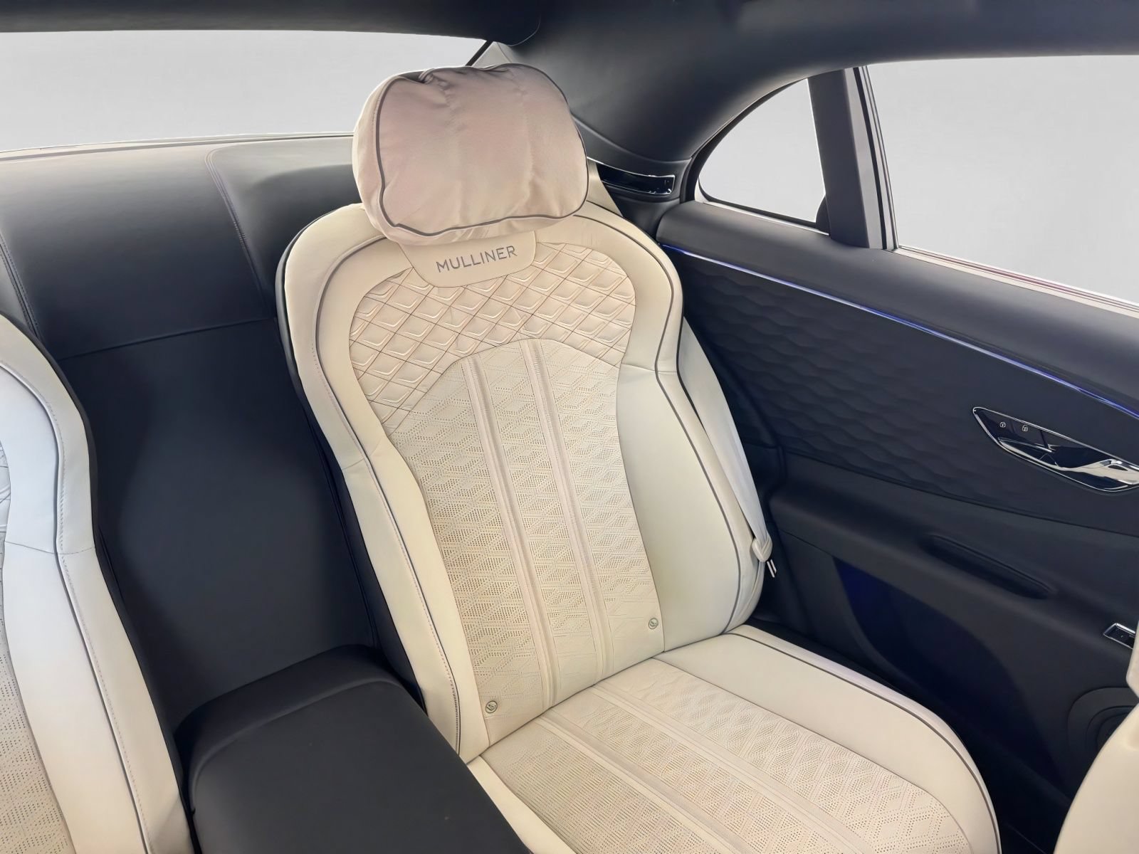 New 2026 Bentley Flying Spur Plug-In Hybrid AWD/4WD image 15