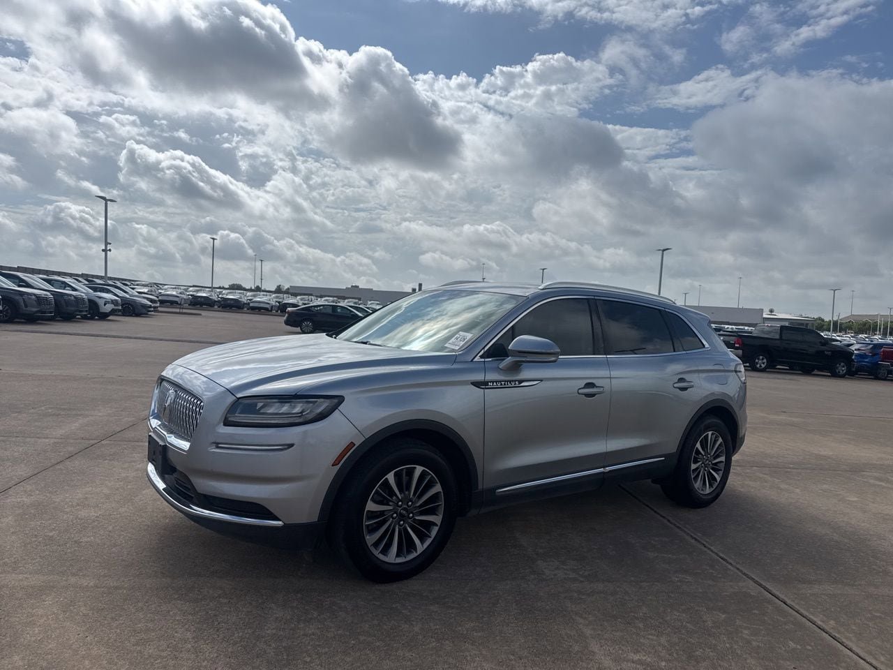 Used 2022 Lincoln Nautilus FWD w/ Premium Package image 9