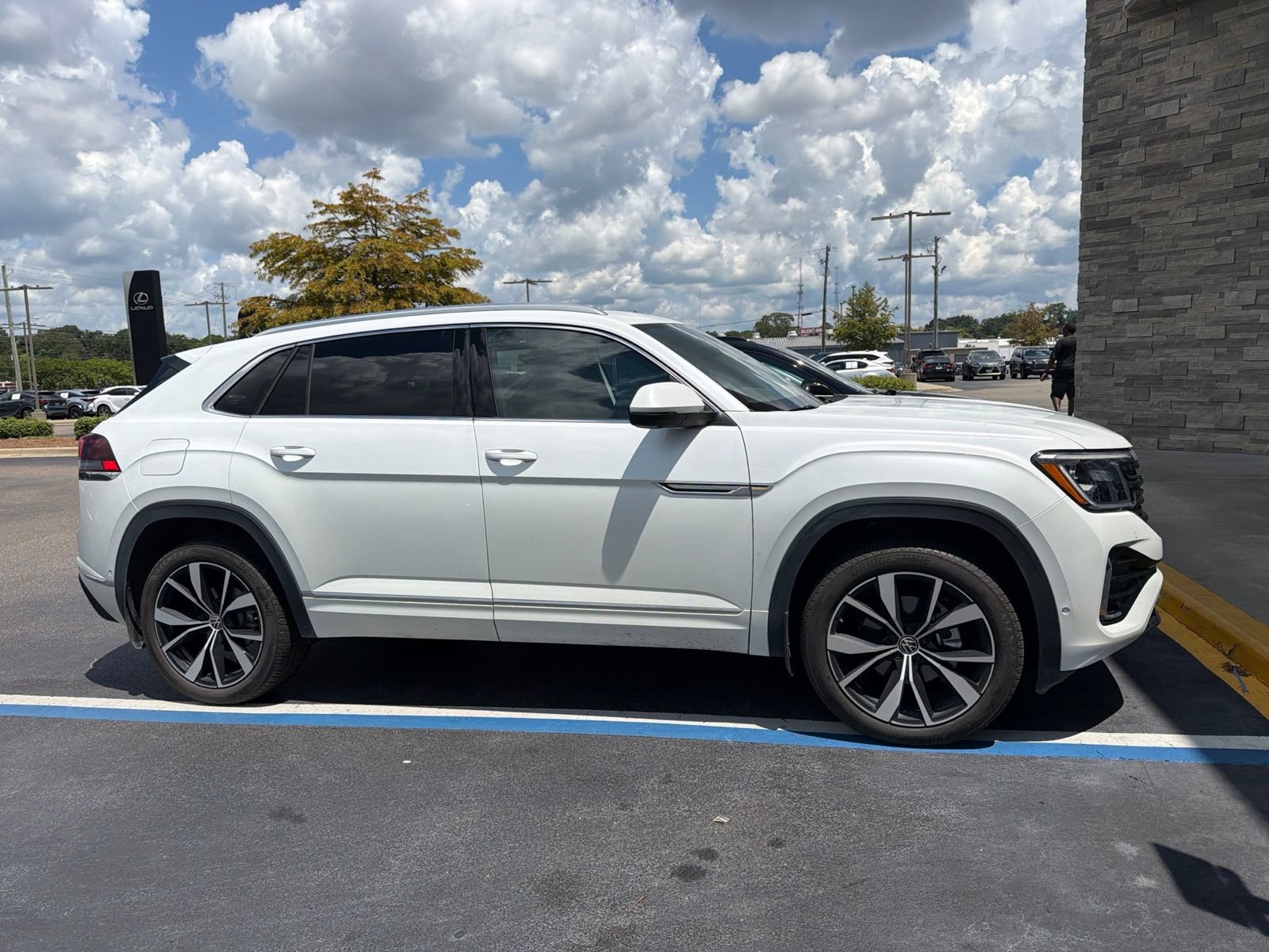 Used 2025 Volkswagen Atlas Cross Sport SEL Premium R-Line AWD/4WD image 9