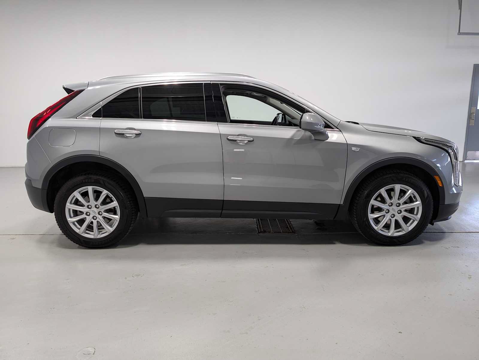 Used 2023 Cadillac XT4 Luxury w/ Cold Weather Package AWD/4WD image 7