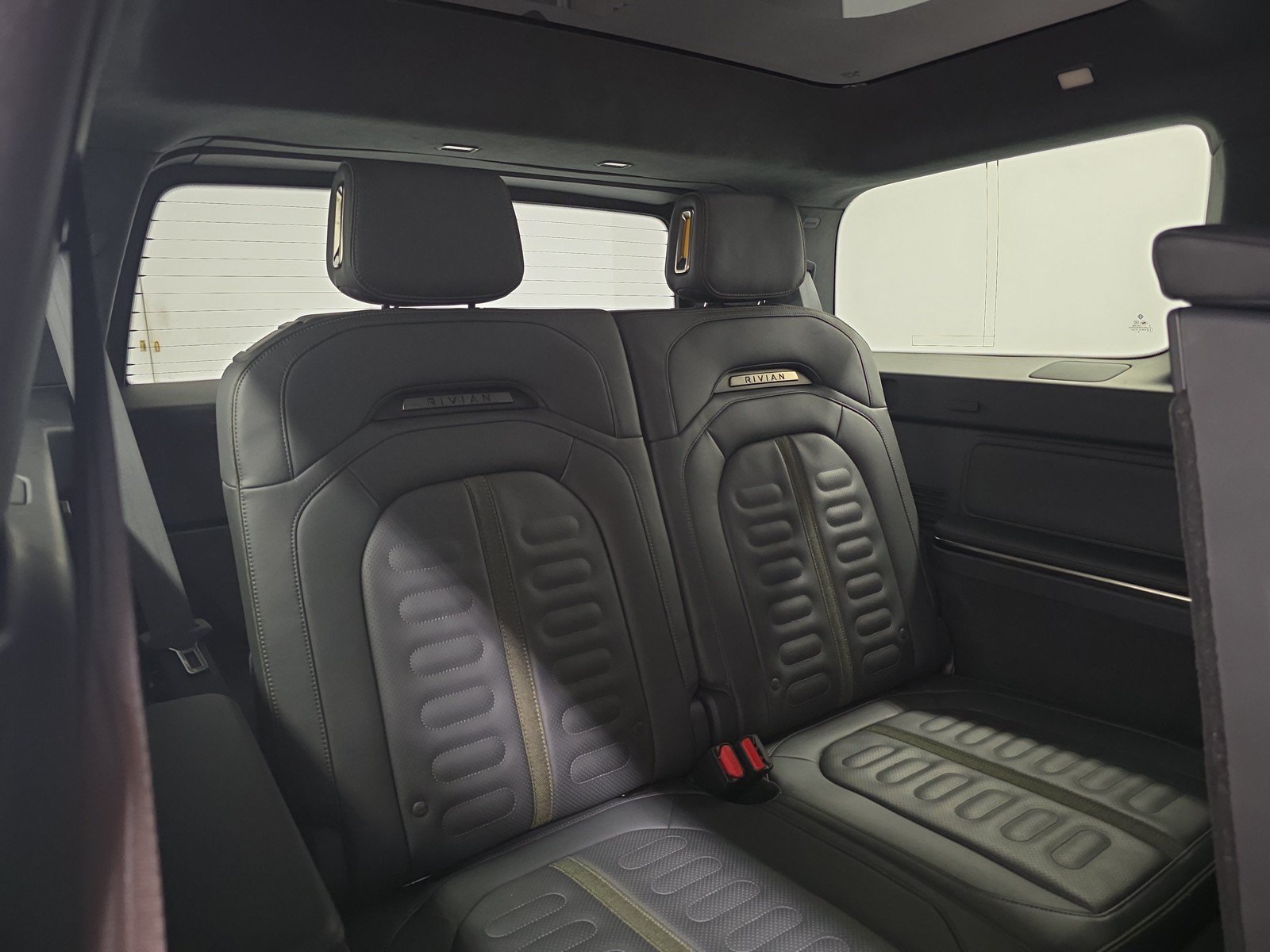 Used 2022 Rivian R1S Launch Edition AWD/4WD image 25