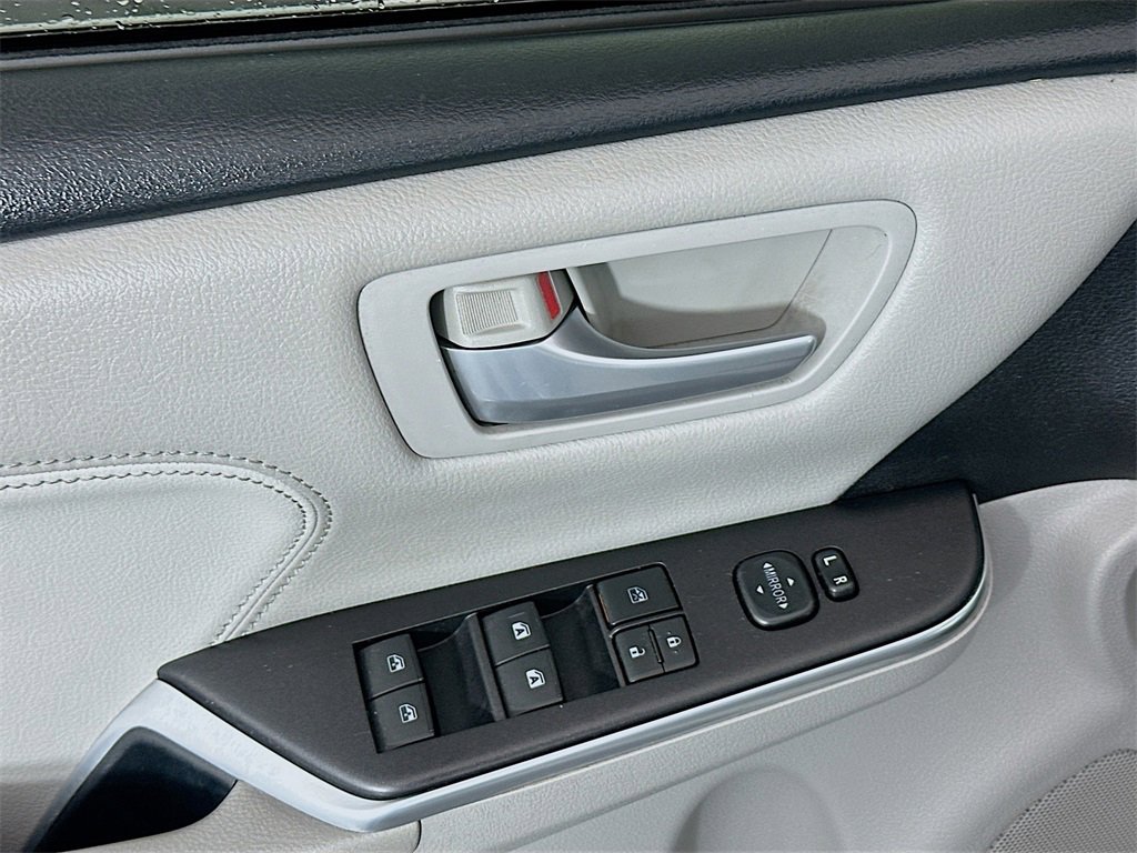 Used 2017 Toyota Camry XLE image 17