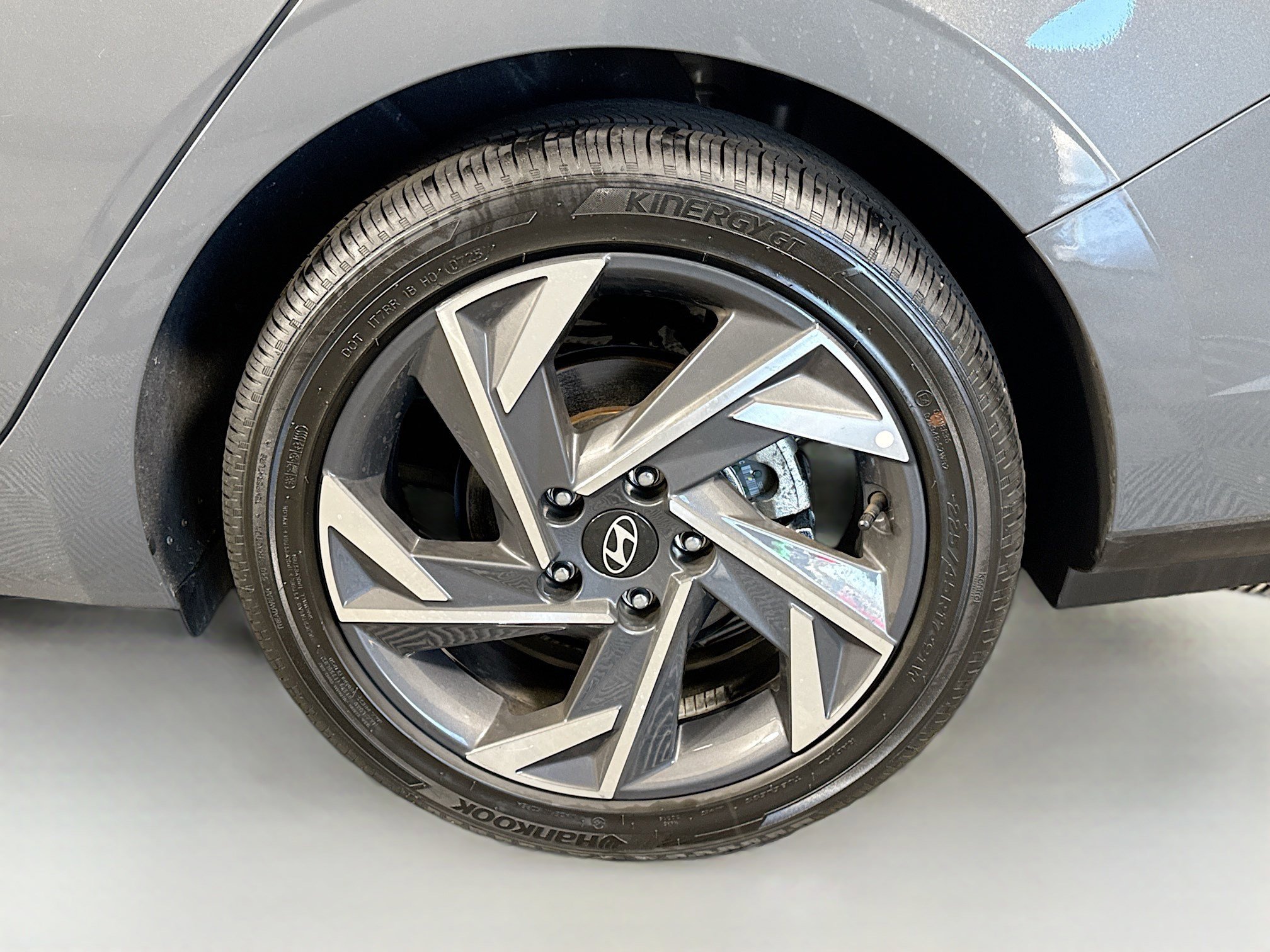 Used 2025 Hyundai Elantra Limited image 37