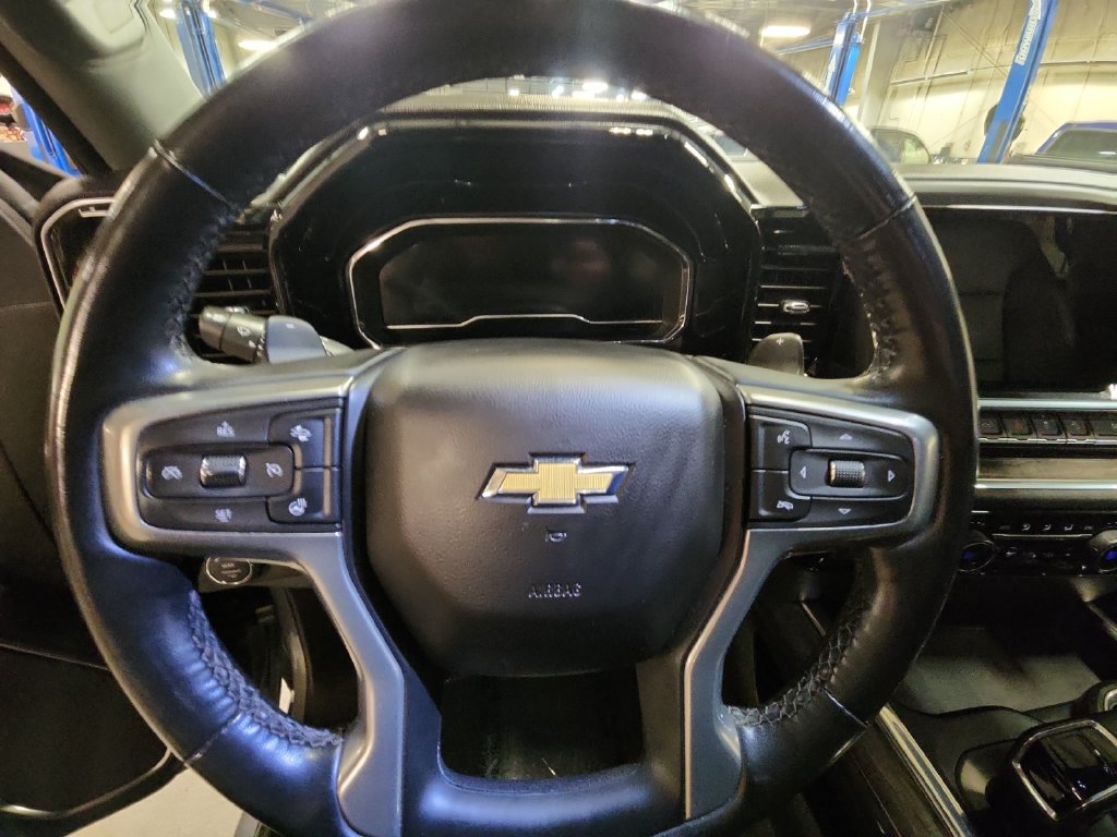Used 2023 Chevrolet Silverado 1500 LTZ w/ Technology Package AWD/4WD image 17