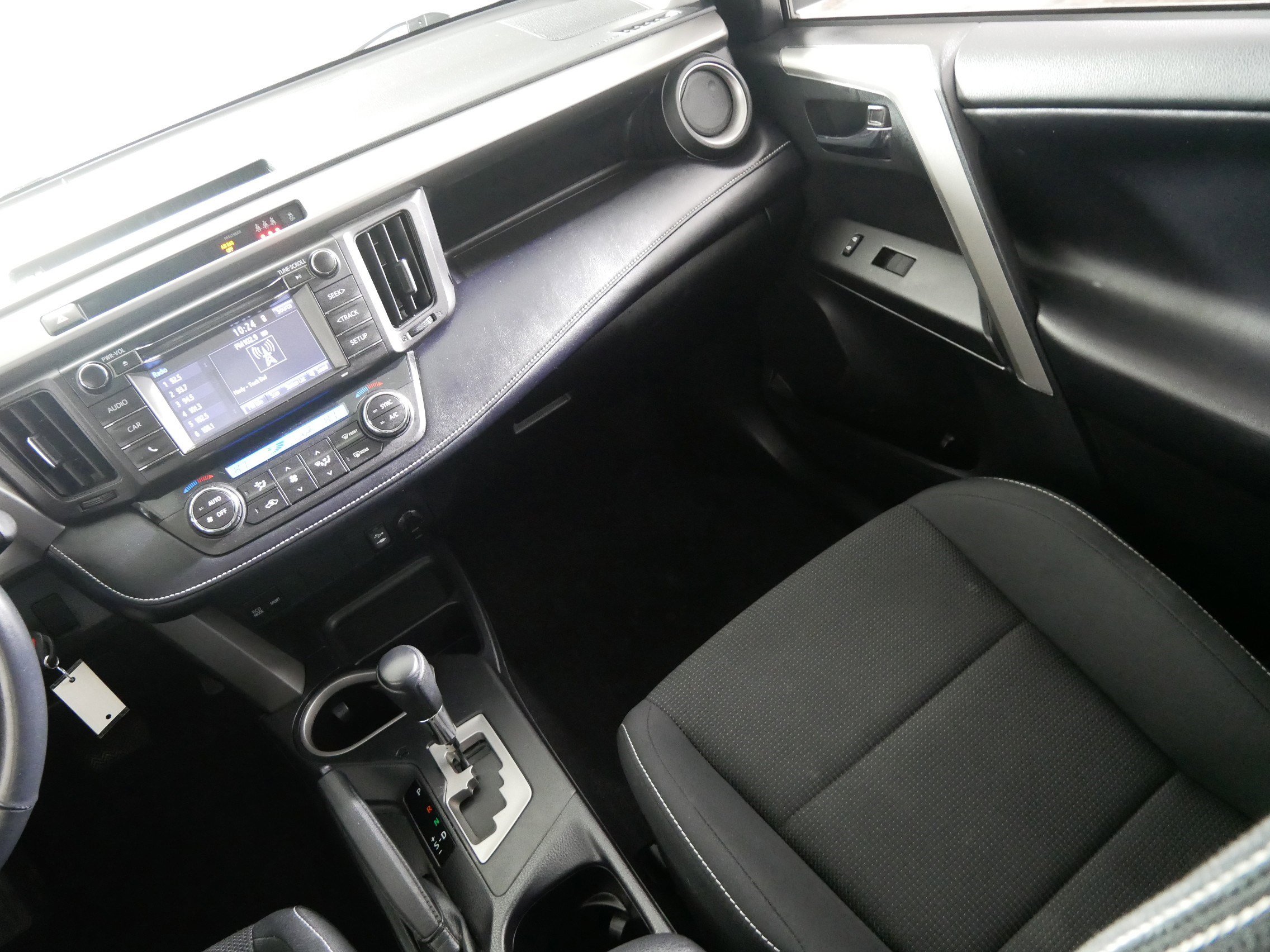 Used 2018 Toyota RAV4 XLE image 11