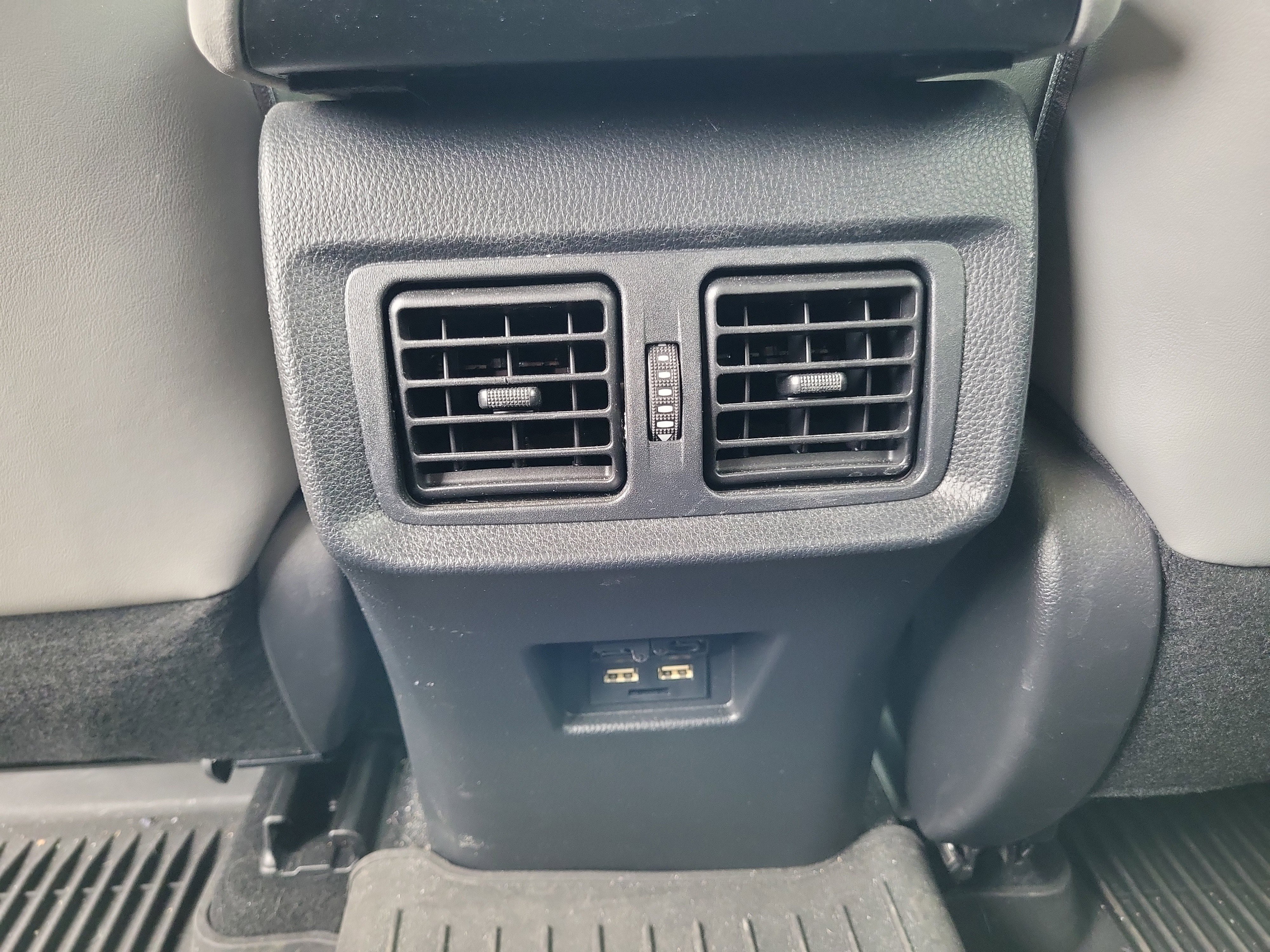 Used 2022 Toyota Venza Limited image 29