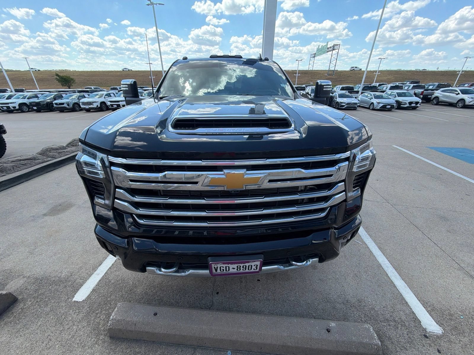 Used 2025 Chevrolet Silverado 3500 High Country w/ High Country Premium Package AWD/4WD image 3