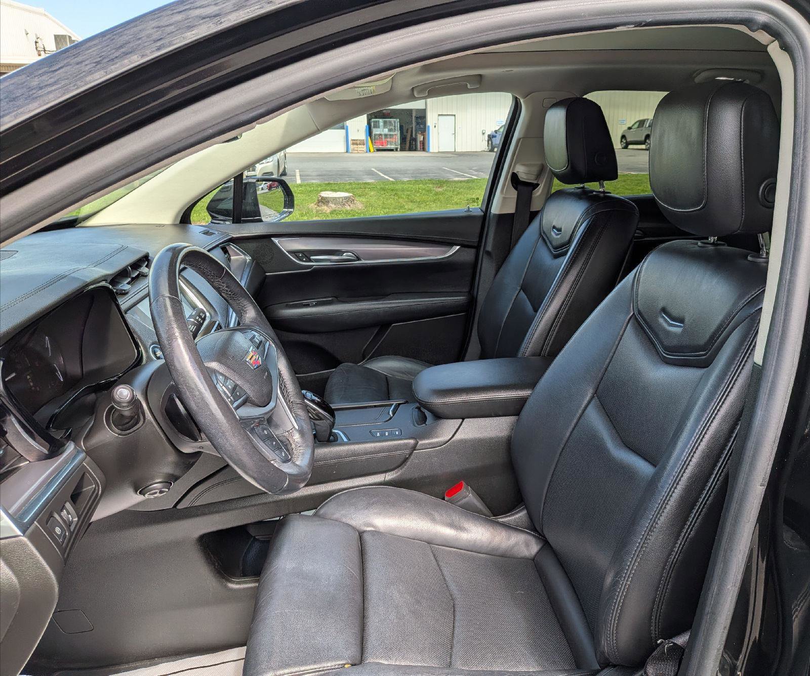 Used 2017 Cadillac XT5 Luxury w/ Driver Awareness Package AWD/4WD image 11