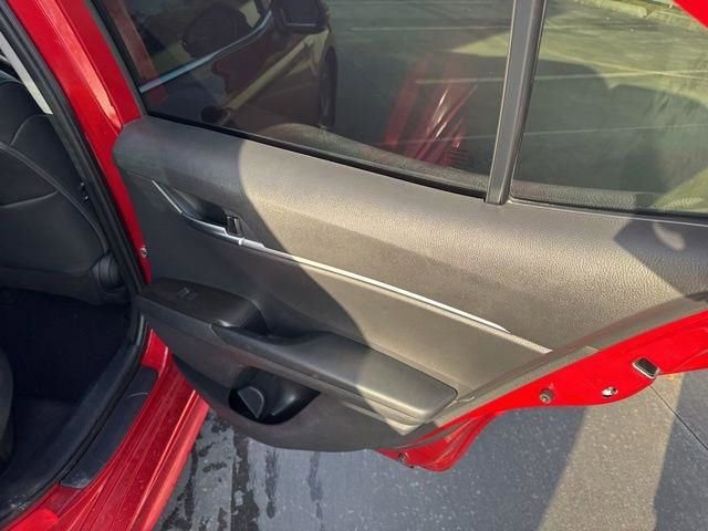 Used 2021 Toyota Camry SE image 19