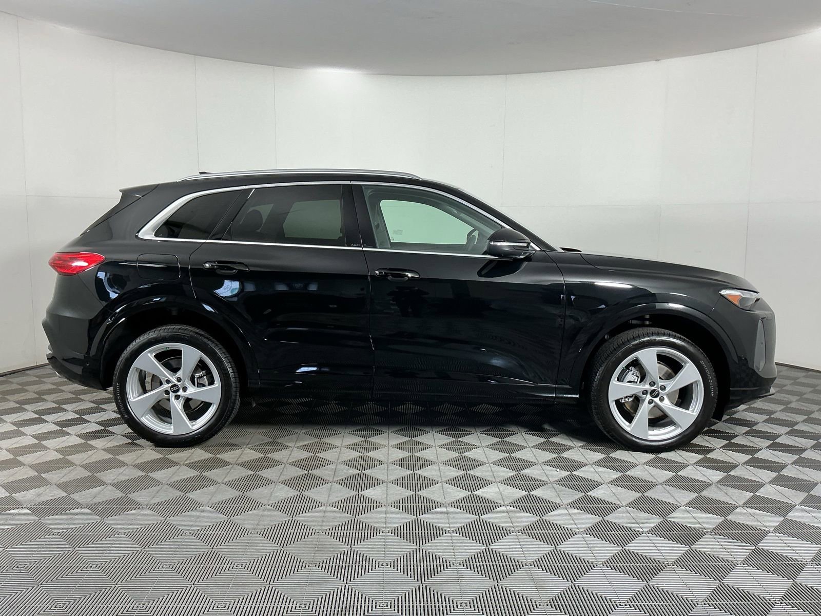 Certified 2025 Audi Q5 Premium Plus w/ Premium Plus image 9
