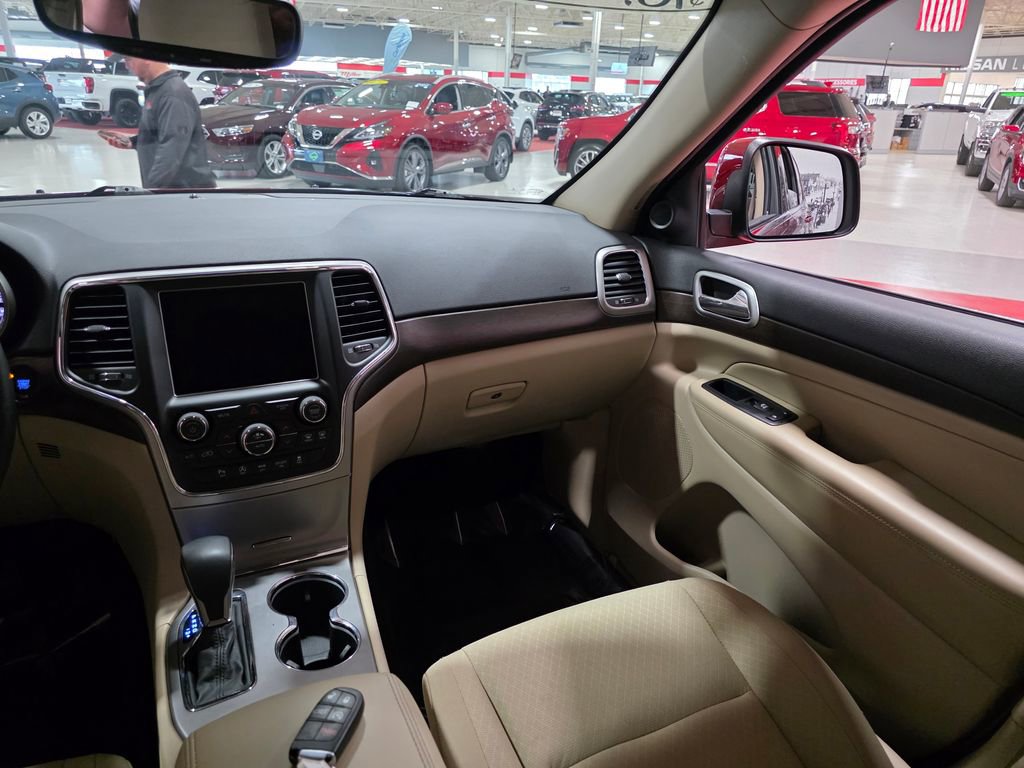 Used 2018 Jeep Grand Cherokee Laredo image 17