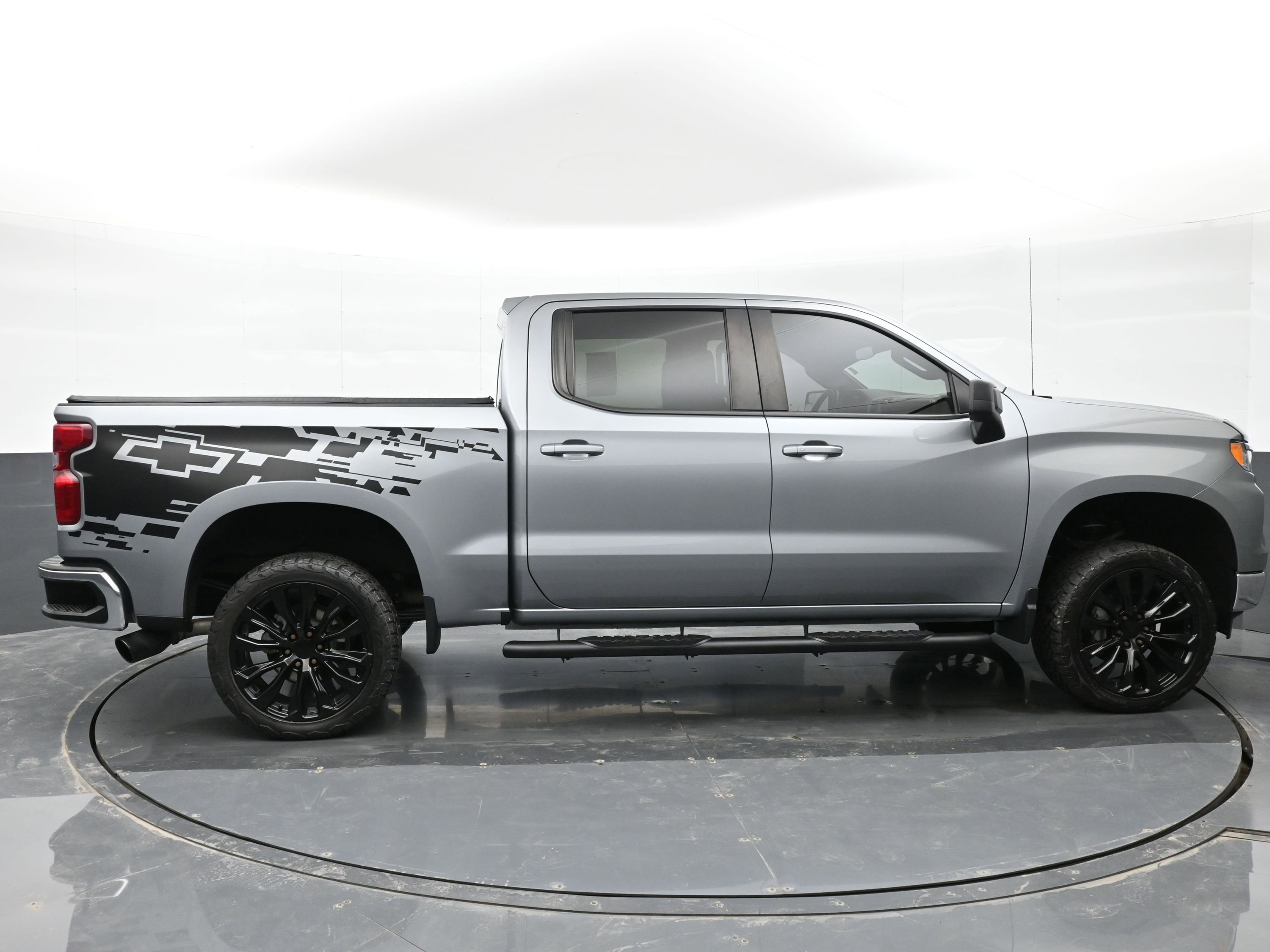 Used 2023 Chevrolet Silverado 1500 LT w/ Protection Package image 9