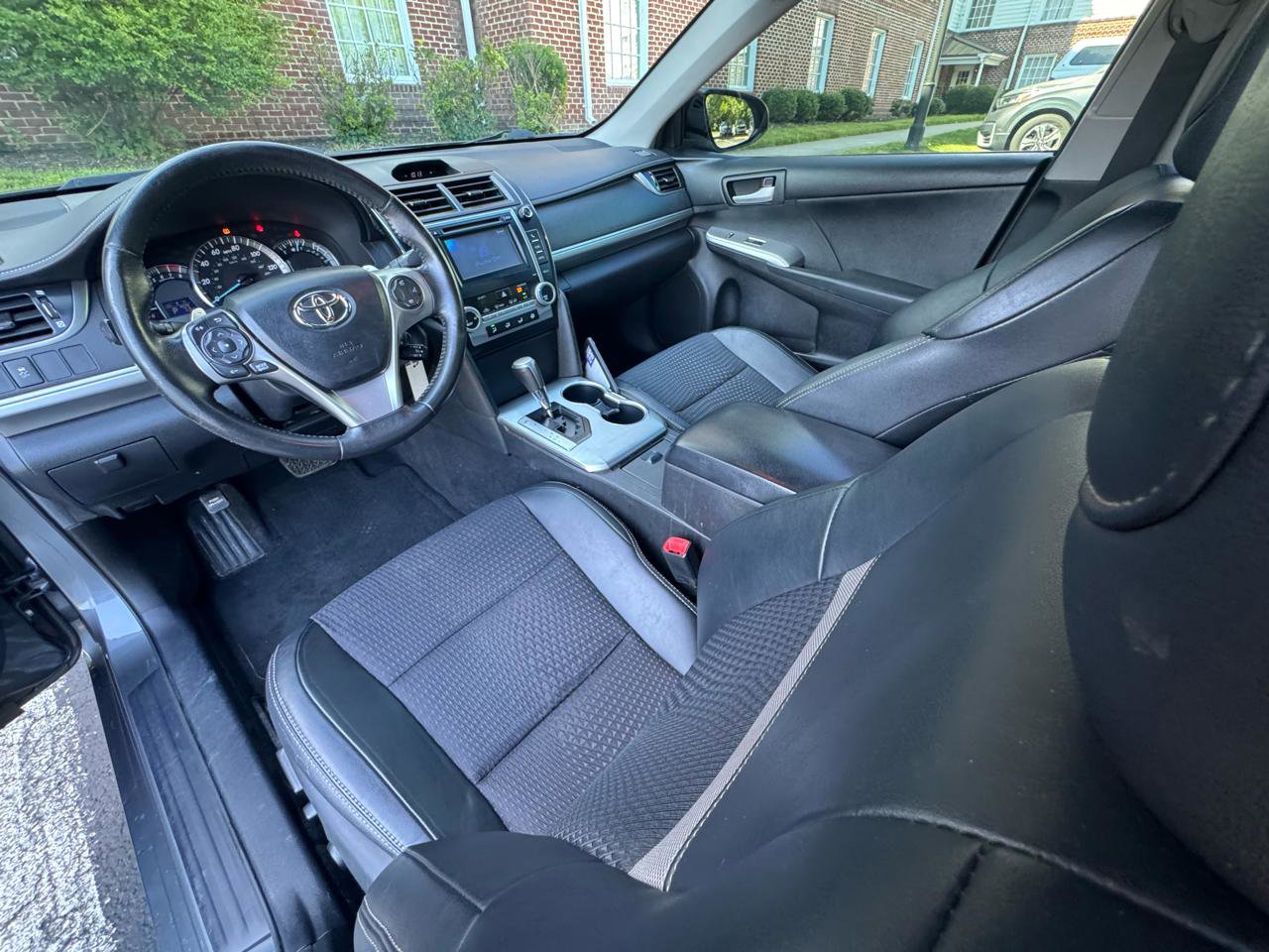 Used 2012 Toyota Camry SE FWD image 35