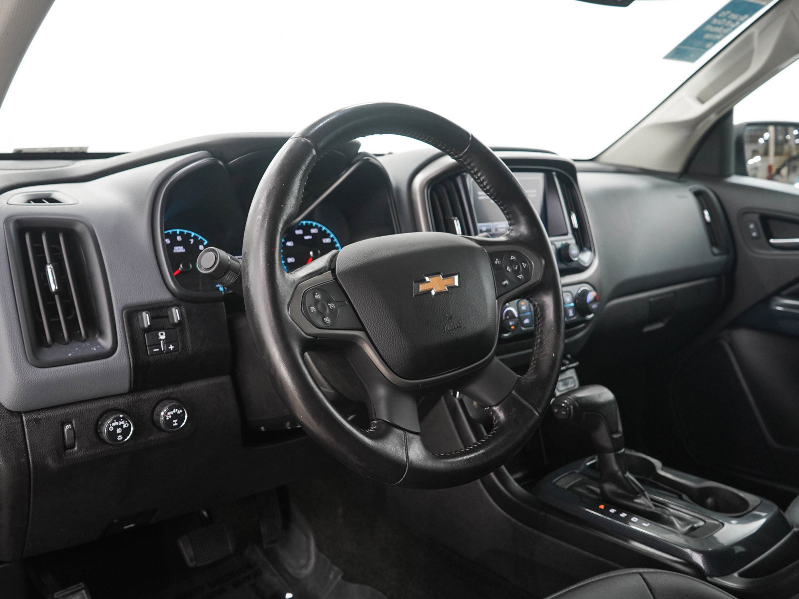 Used 2018 Chevrolet Colorado Z71 AWD/4WD image 25
