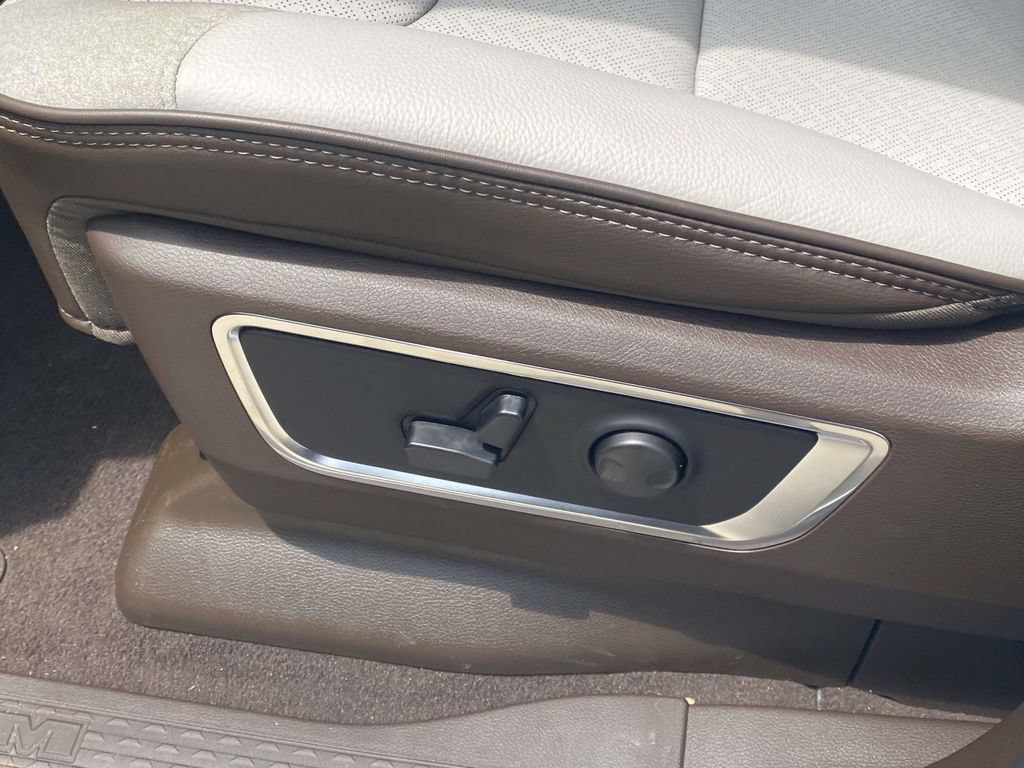 New 2026 RAM 1500 Laramie AWD/4WD image 17