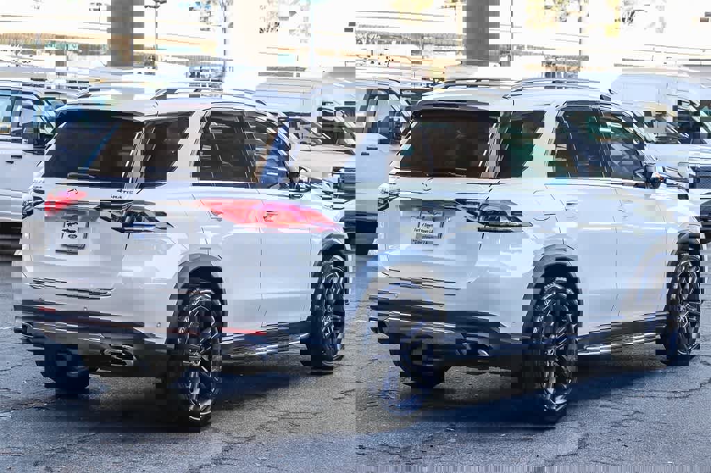 Used 2022 Mercedes-Benz GLE 350 4MATIC w/ Premium Package image 3