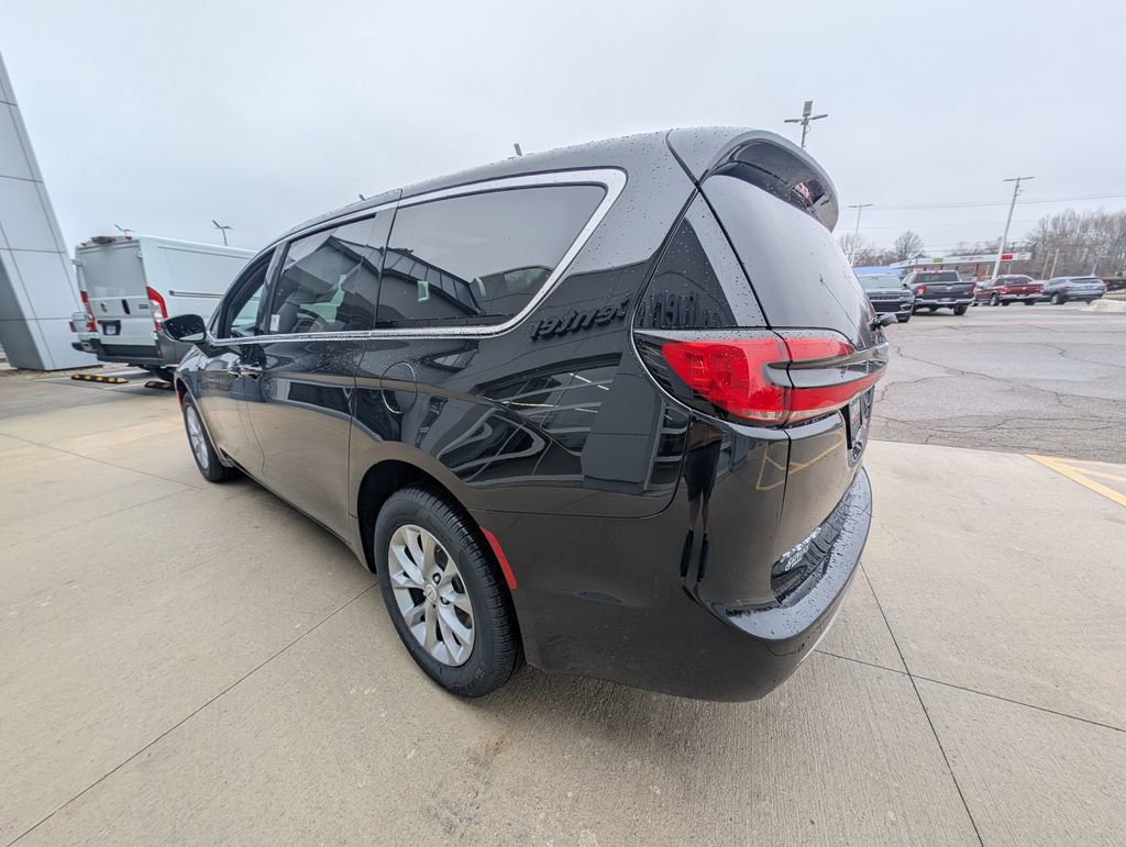 New 2026 Chrysler Pacifica Limited w/ Trailer Tow Group image 7