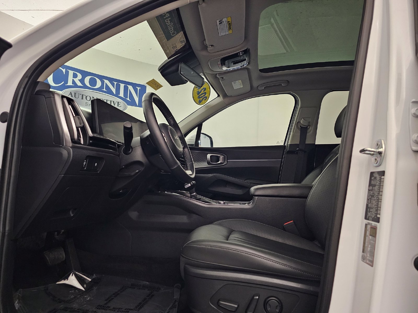 Used 2024 Kia Sorento S w/ Panoramic Sunroof Package FWD image 8