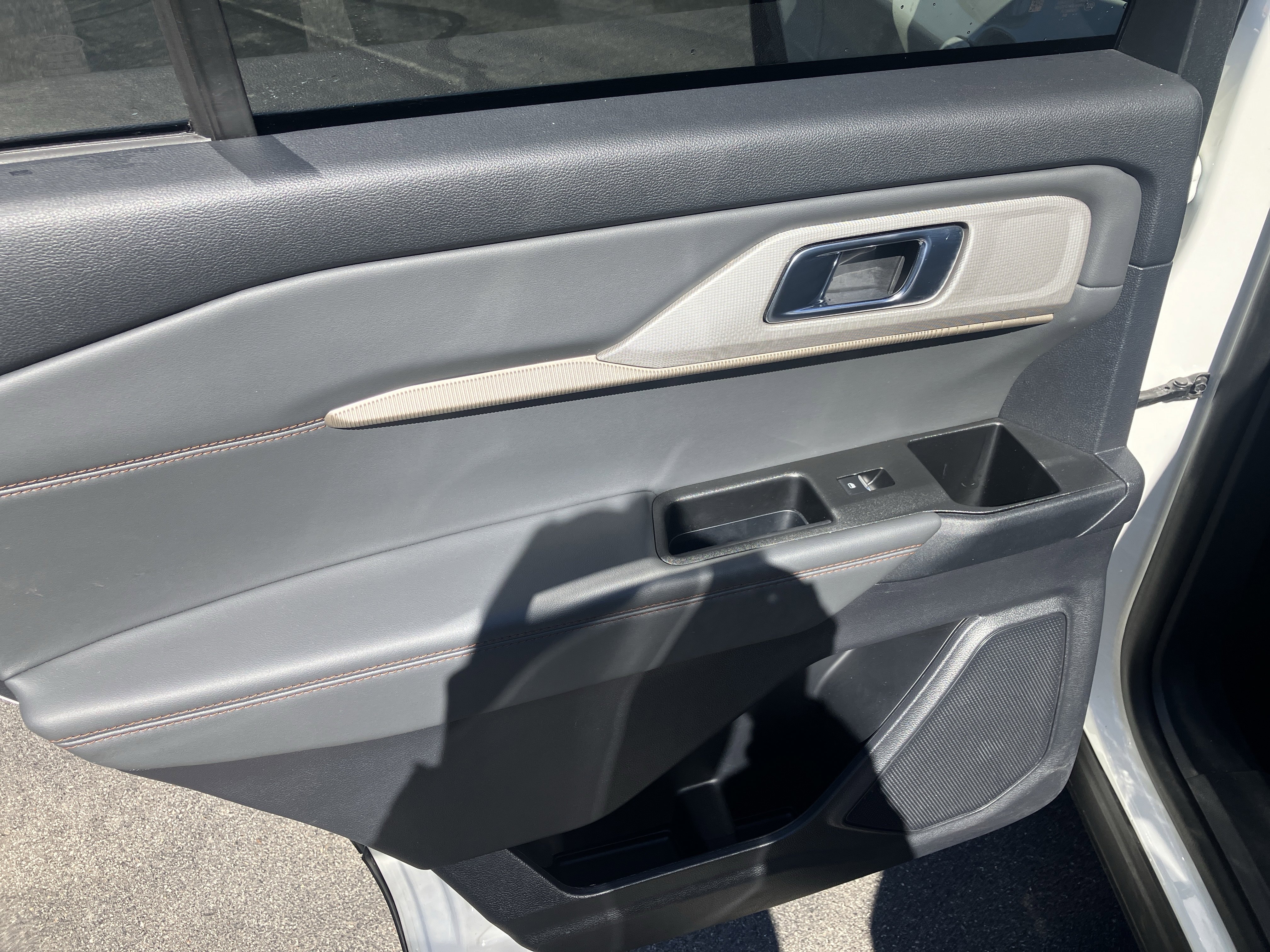 Certified 2025 Ford Explorer Active AWD/4WD image 15