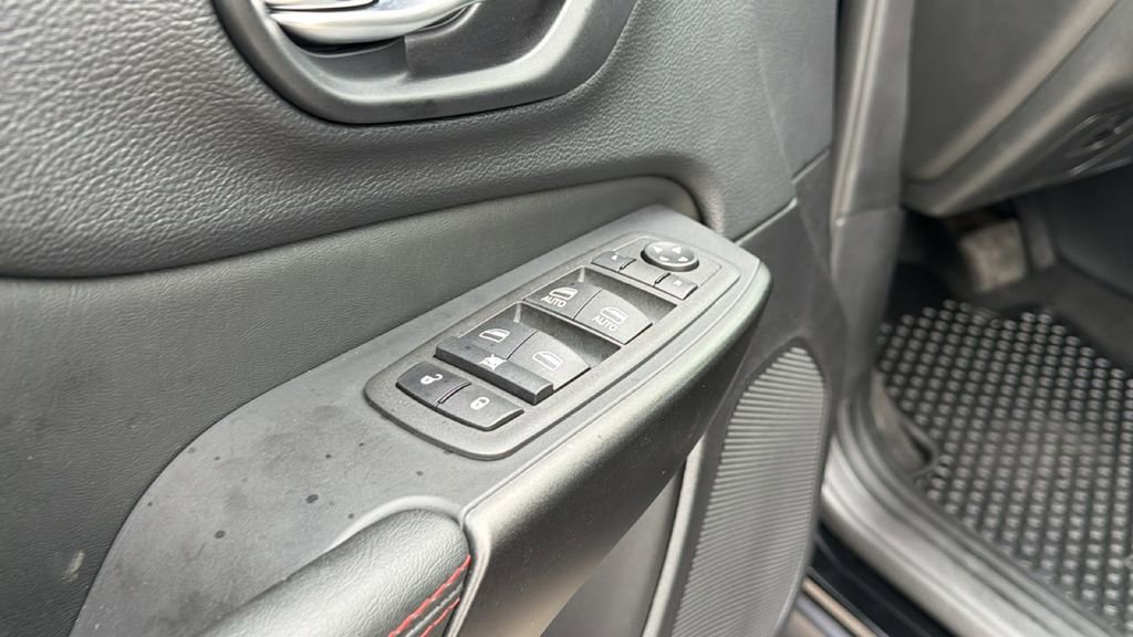 Used 2022 Jeep Cherokee Trailhawk AWD/4WD image 12