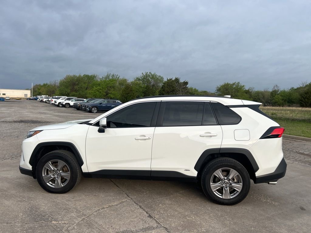 Used 2022 Toyota RAV4 XLE w/ XLE Grade Weather Package image 9