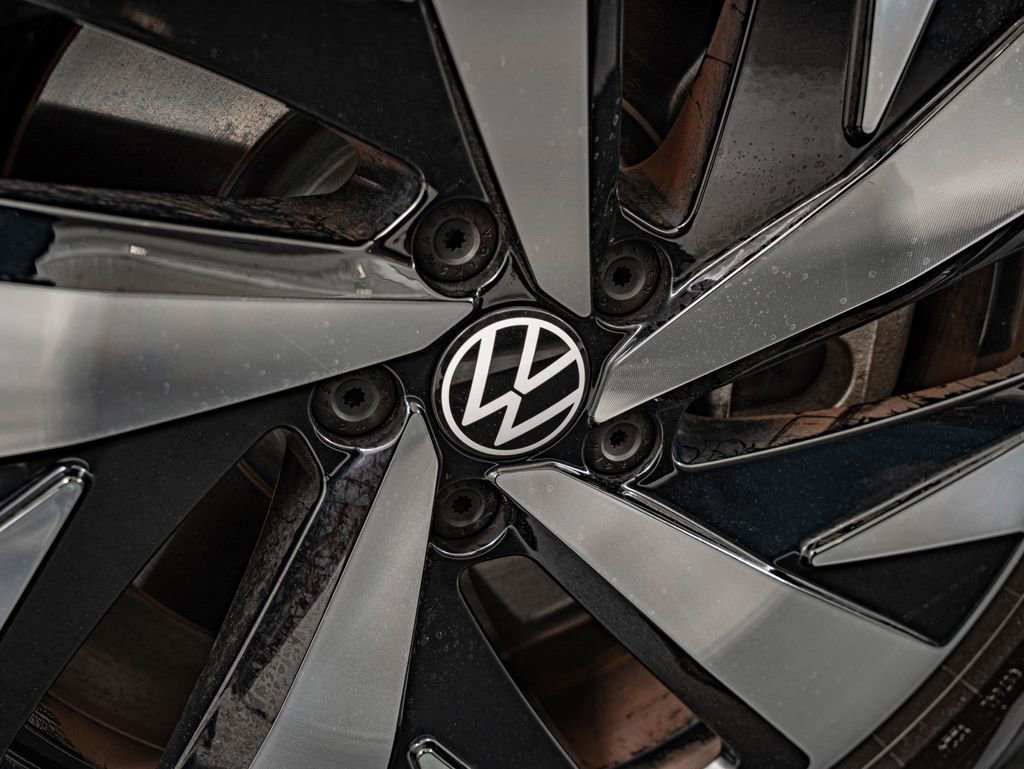 Used 2025 Volkswagen ID.4 Pro RWD image 11