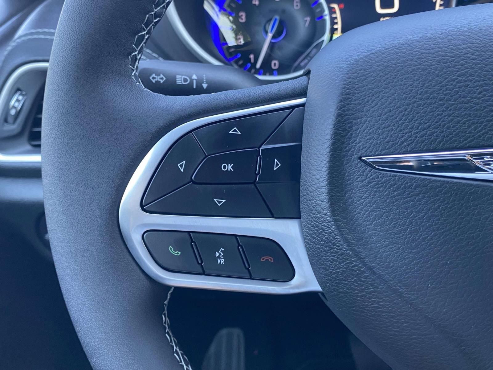 New 2026 Chrysler Pacifica Select AWD/4WD image 21