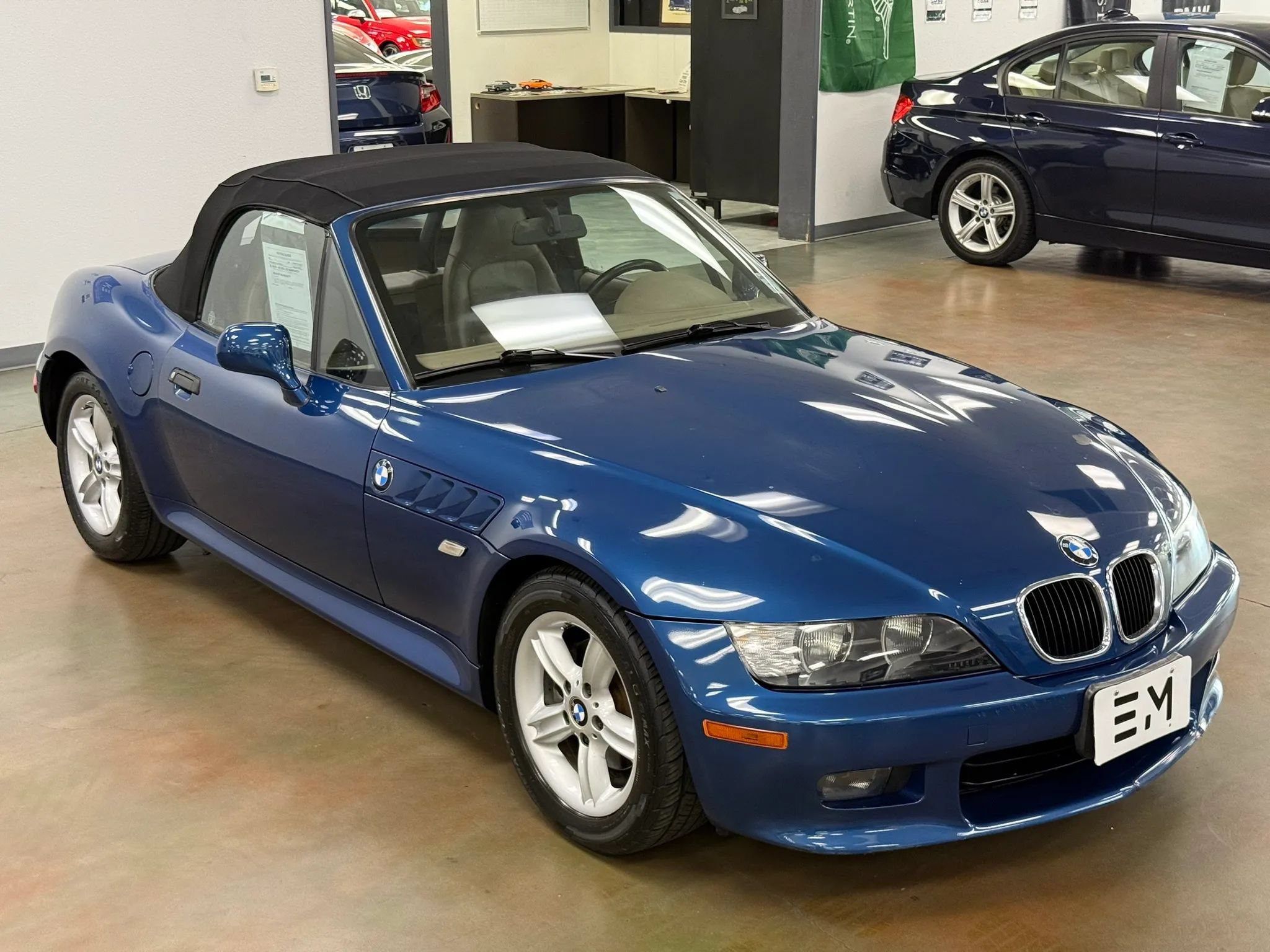 Used 2000 BMW Z3 2.5i RWD image 2