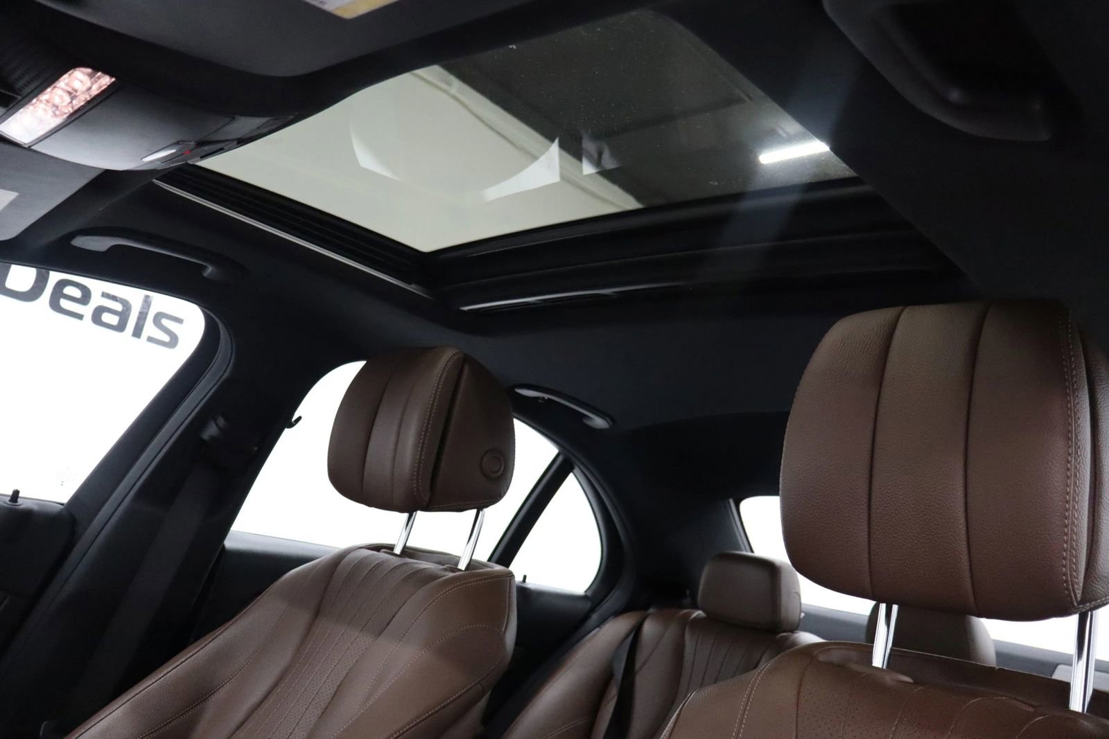 Used 2017 Mercedes-Benz E 300 4MATIC image 37