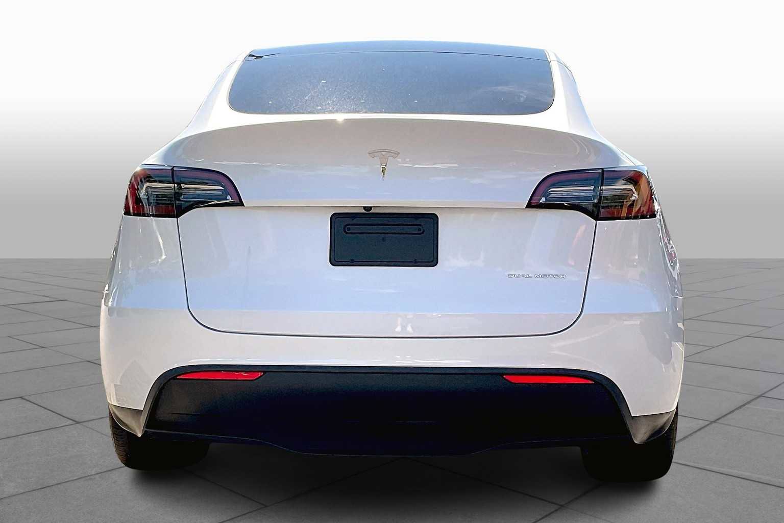 Used 2023 Tesla Model Y AWD image 4