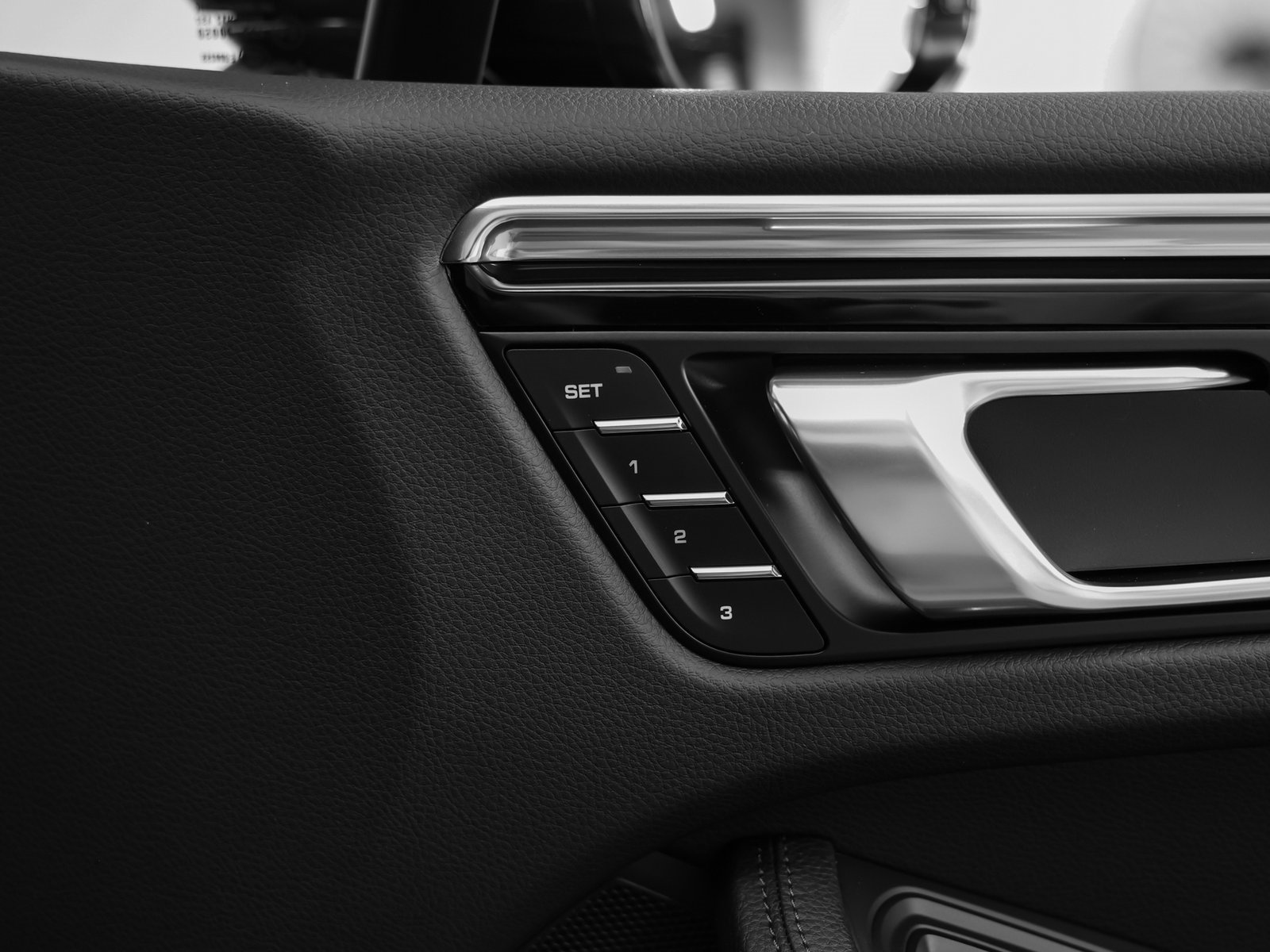 Certified 2025 Porsche Macan image 19