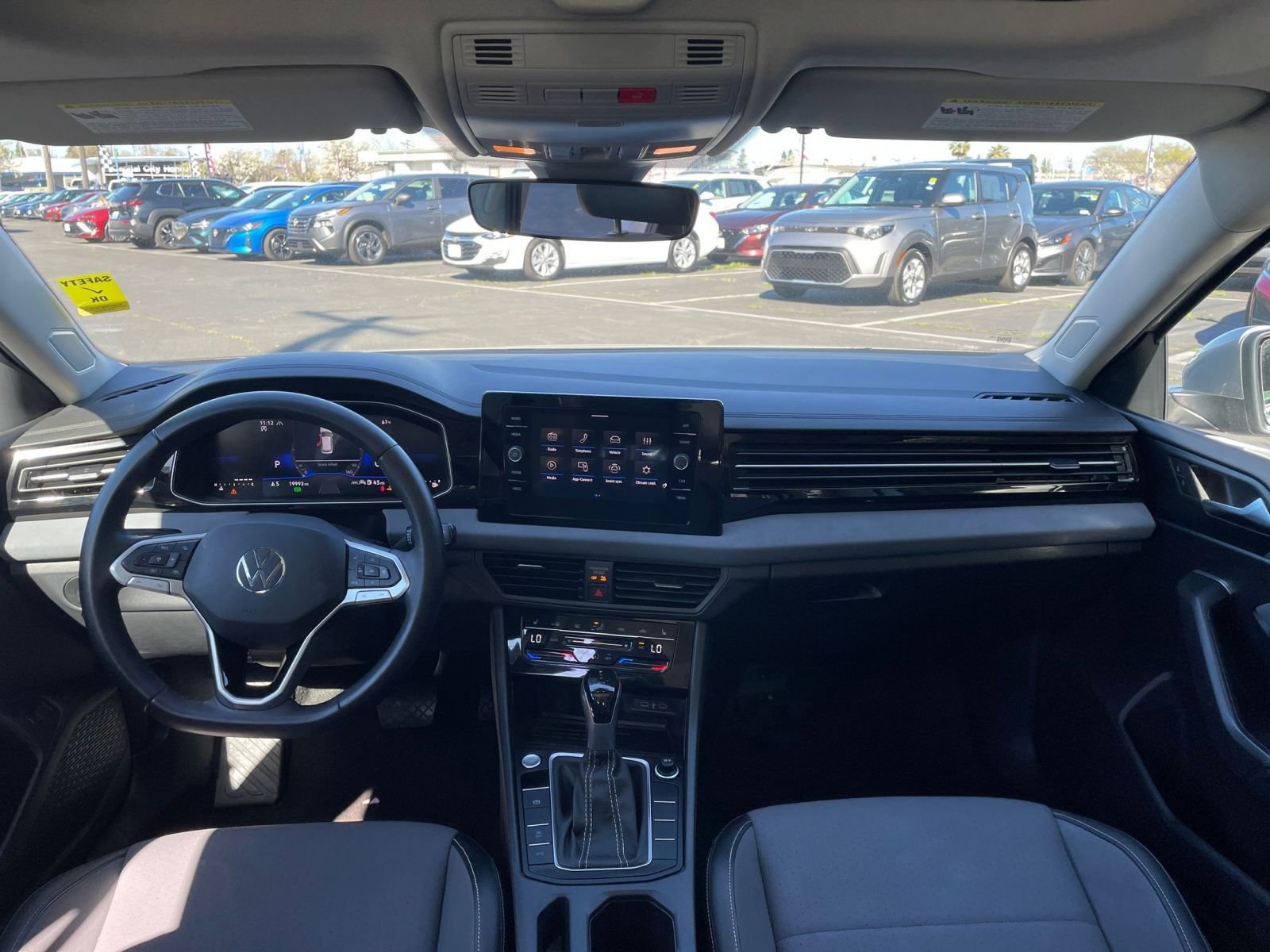 Used 2025 Volkswagen Jetta SE image 33