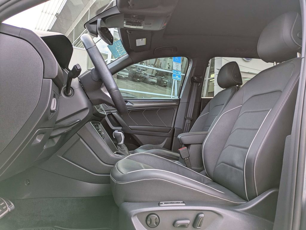 Certified 2023 Volkswagen Tiguan SEL R-Line image 2