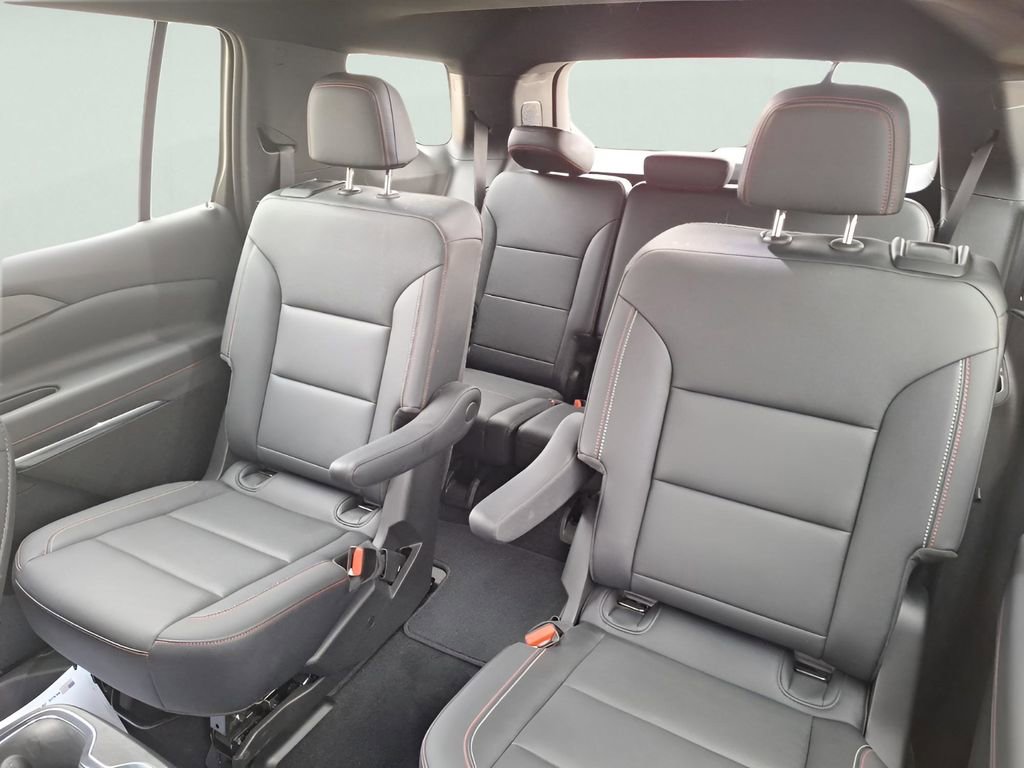 Used 2025 Chevrolet Traverse Z71 image 22