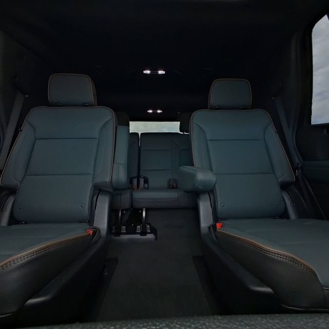 Used 2025 GMC Yukon AT4 w/ AT4 Premium Package AWD/4WD image 34