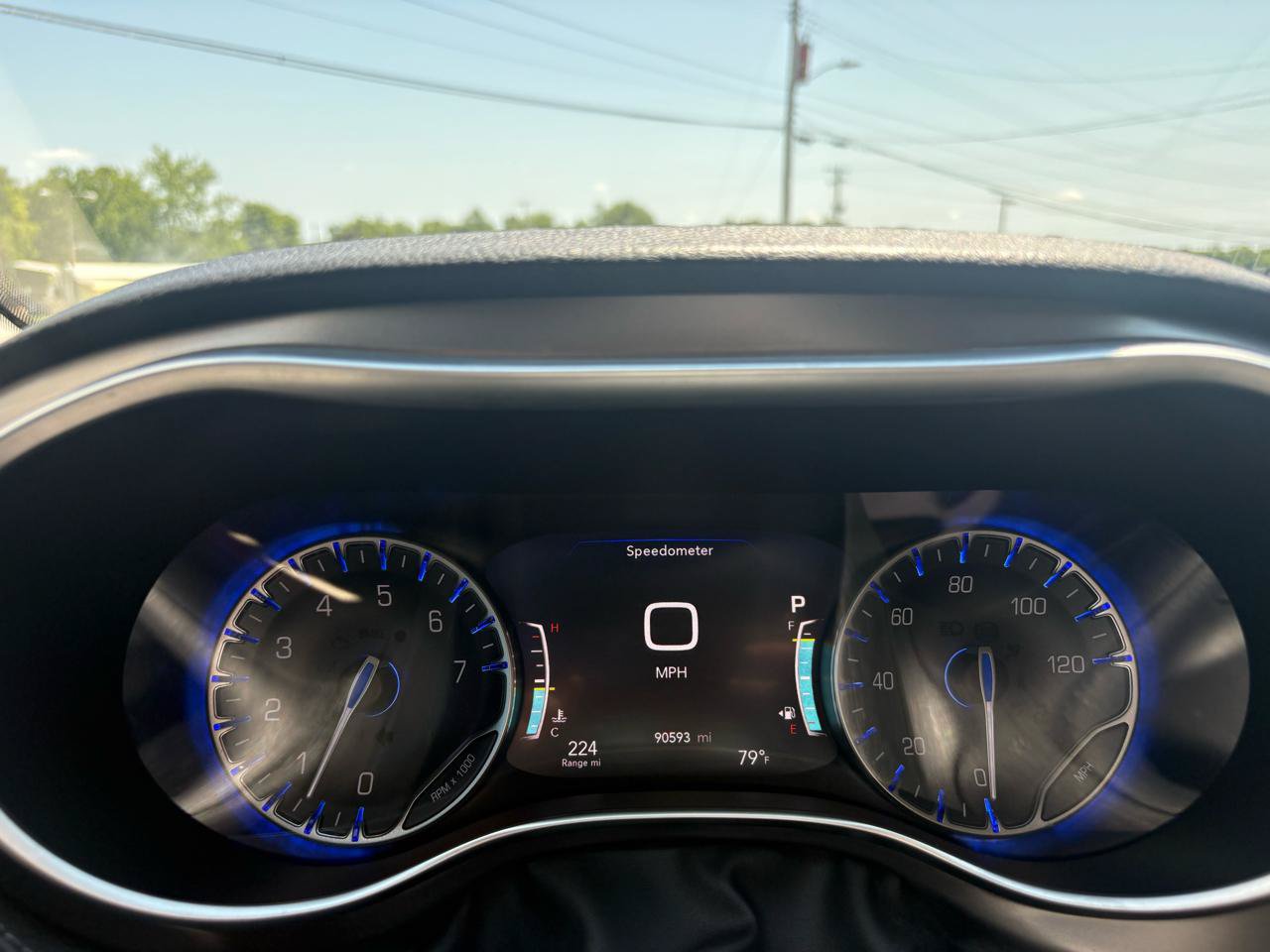 Used 2017 Chrysler Pacifica Limited w/ UConnect Theater Package FWD image 16