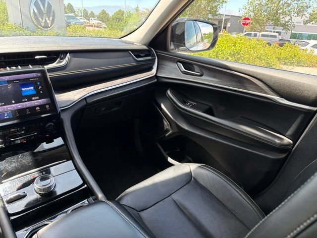 Used 2022 Jeep Grand Cherokee L Limited w/ Black Appearance Package AWD/4WD image 20