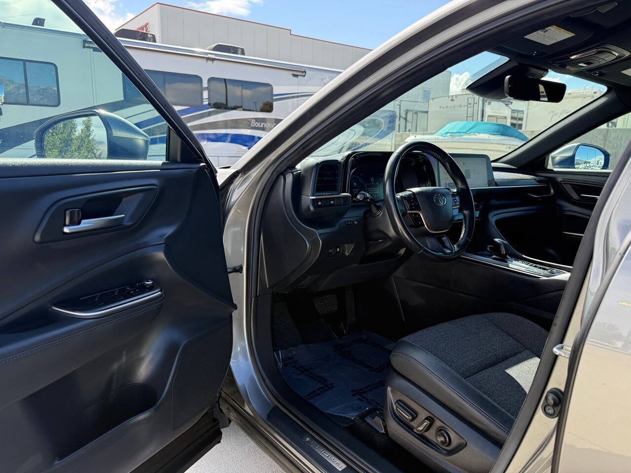 Used 2023 Toyota Crown AWD/4WD image 14