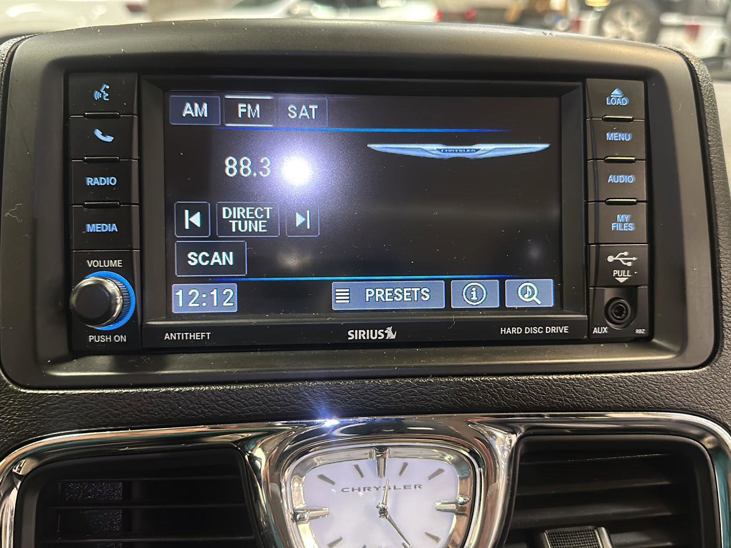 Used 2014 Chrysler Town & Country Touring-L w/ Driver Convenience Group image 21